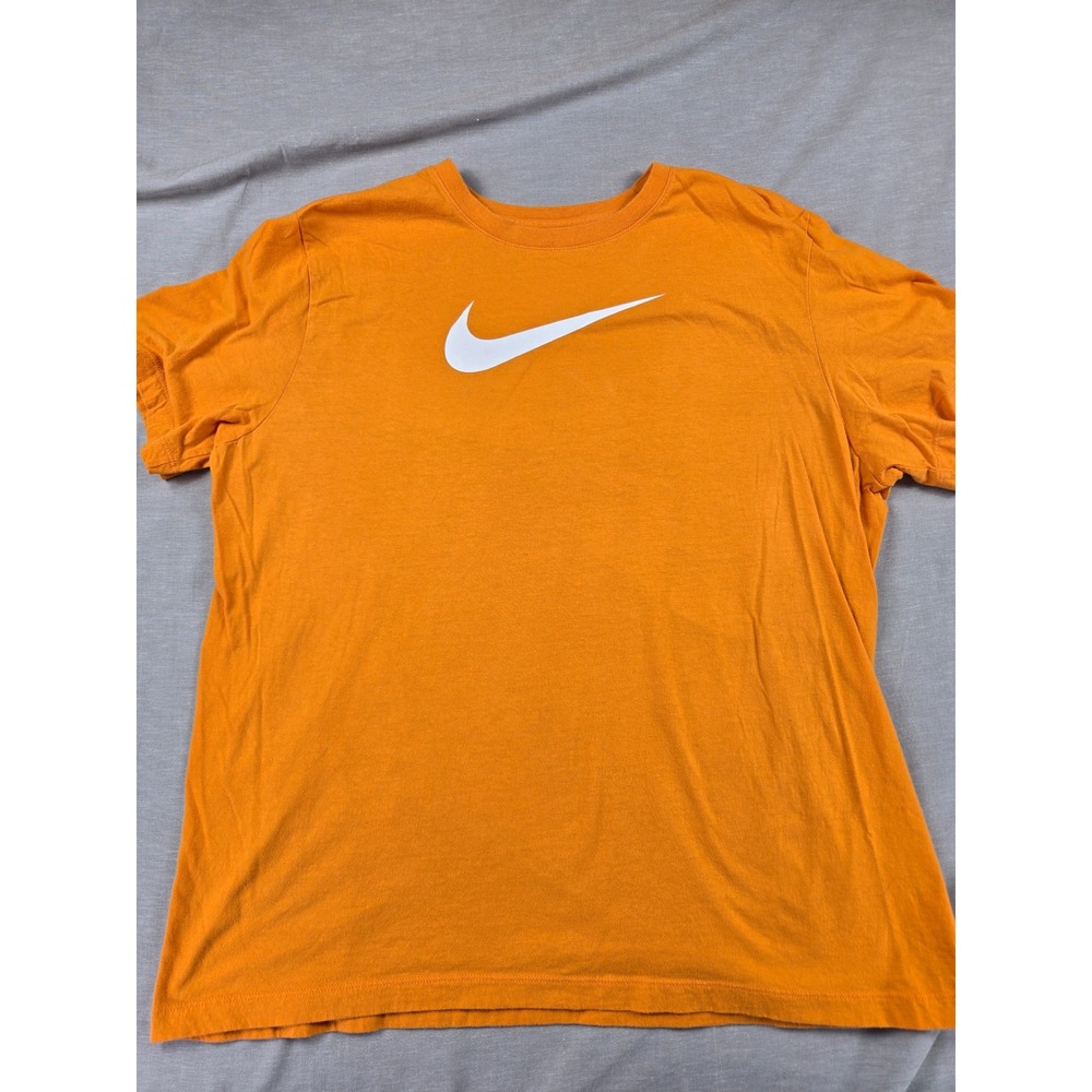 Nike Mens The Nike Tee Swoosh Graphic T-Shirt Orange XL Short Sleeve Crewneck